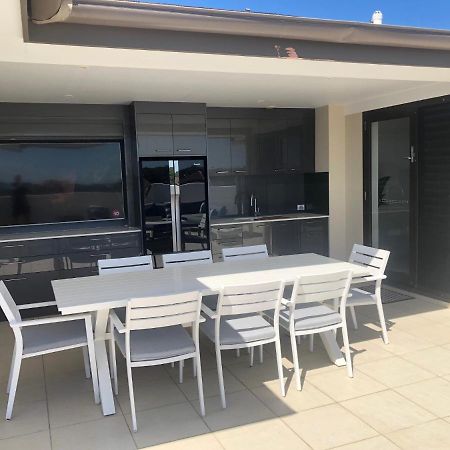 Grand Mercure Allegra Hervey Bay Exteriör bild Outdoor kitchen