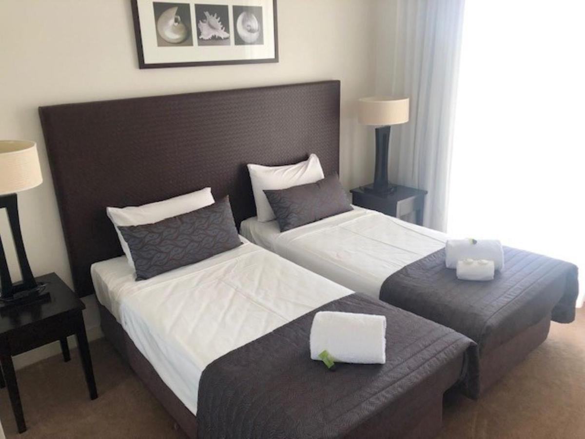 Grand Mercure Allegra Hervey Bay Exteriör bild A bedroom at the hotel