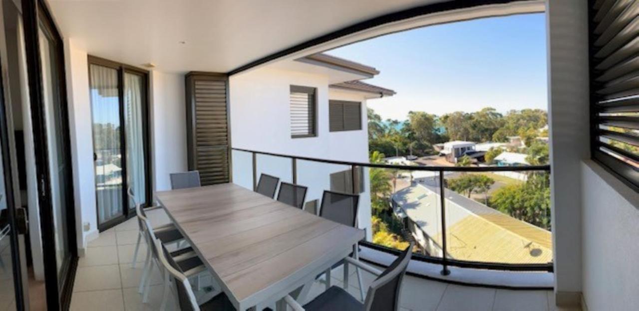 Grand Mercure Allegra Hervey Bay Exteriör bild A balcony