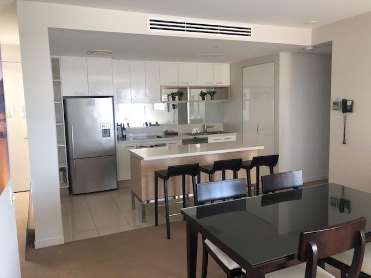 Grand Mercure Allegra Hervey Bay Exteriör bild A kitchen in a typical apartment