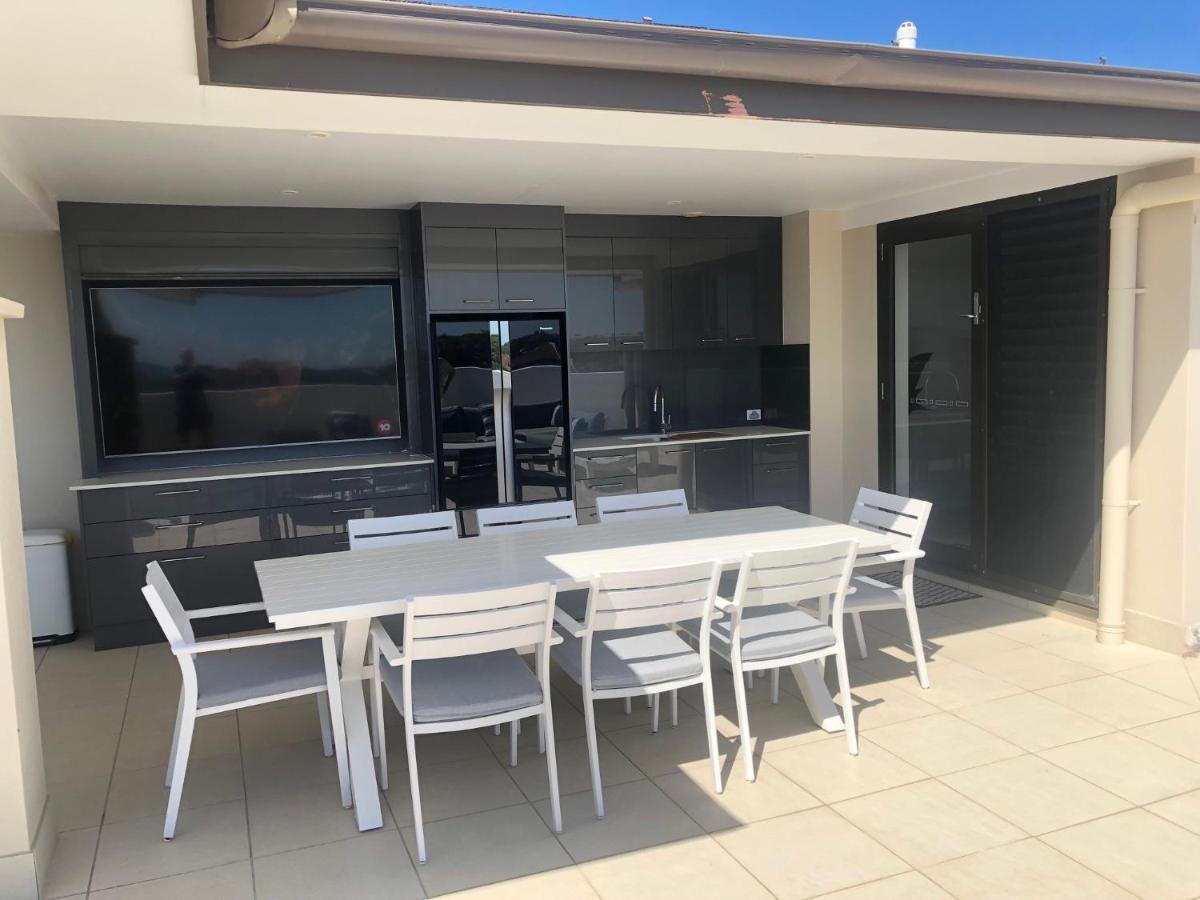 Grand Mercure Allegra Hervey Bay Exteriör bild Outdoor kitchen