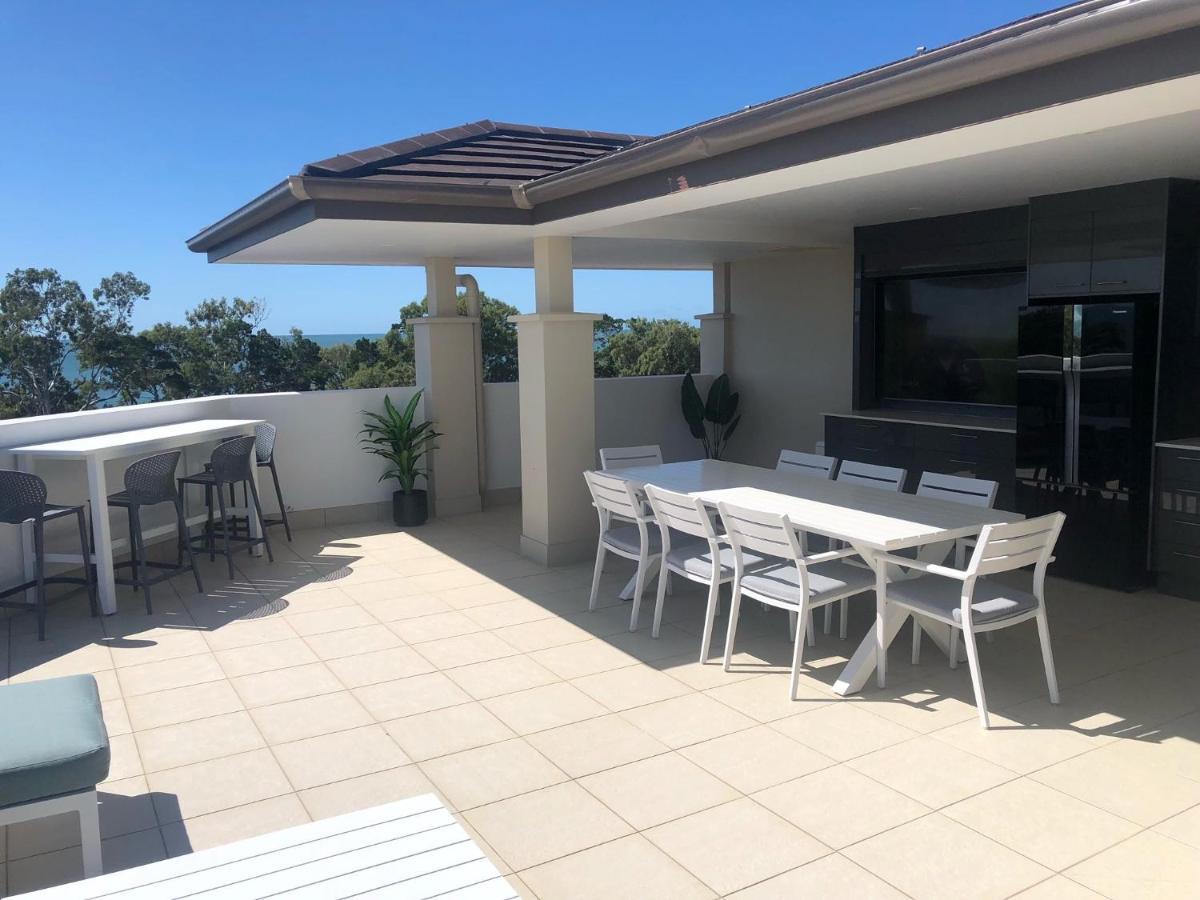 Grand Mercure Allegra Hervey Bay Exteriör bild Rooftop entertaining area