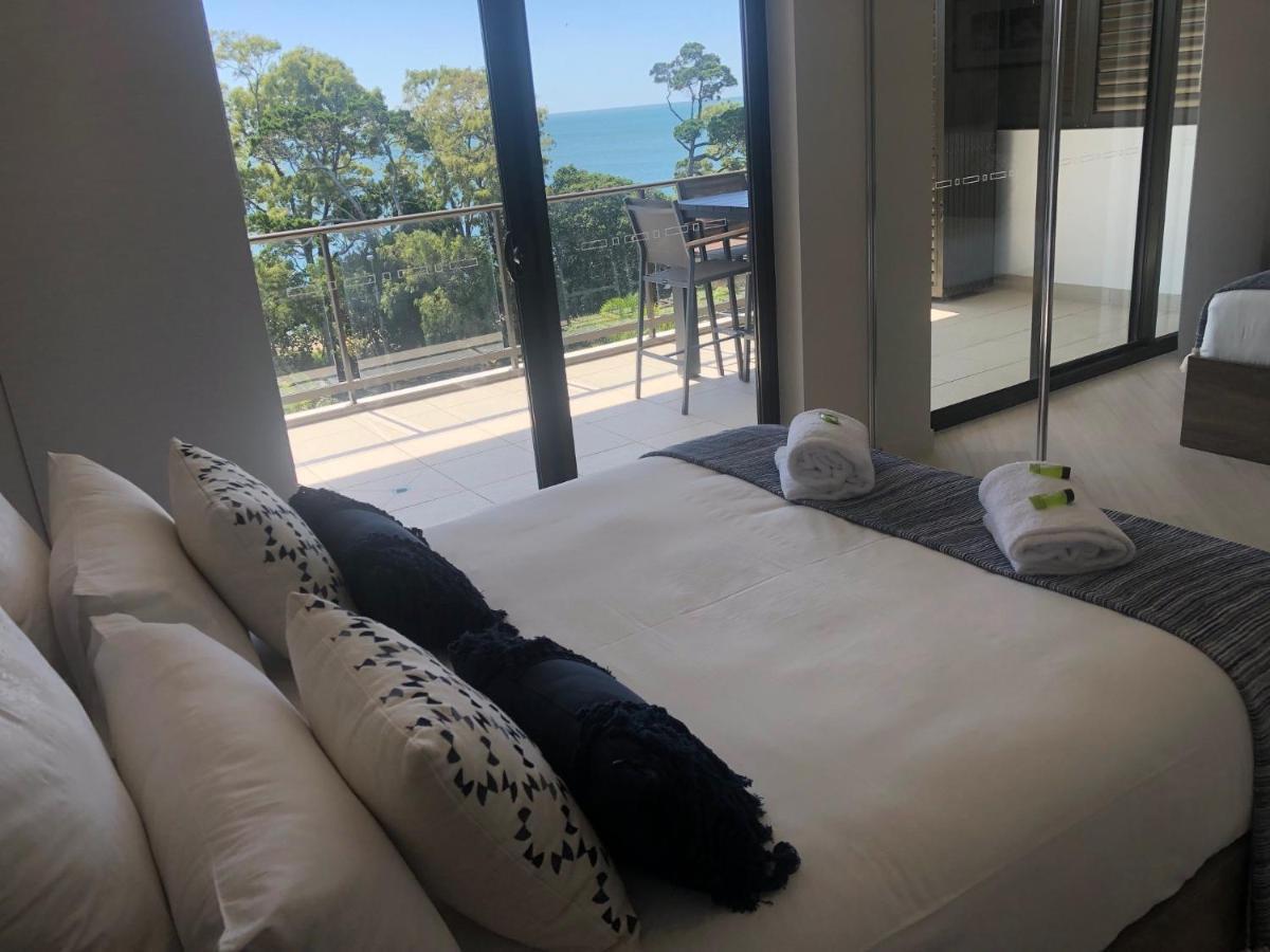 Grand Mercure Allegra Hervey Bay Exteriör bild A bedroom at the resort