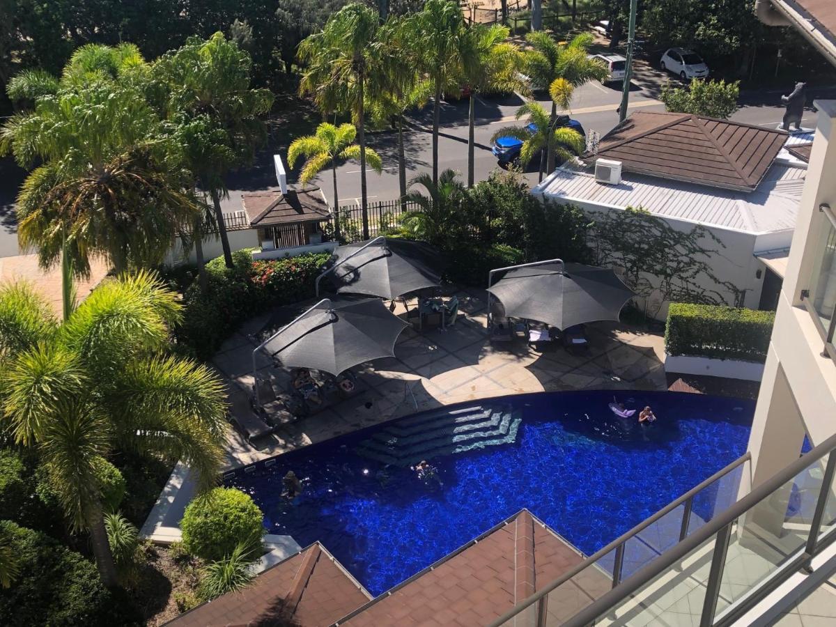 Grand Mercure Allegra Hervey Bay Exteriör bild The pool at the hotel