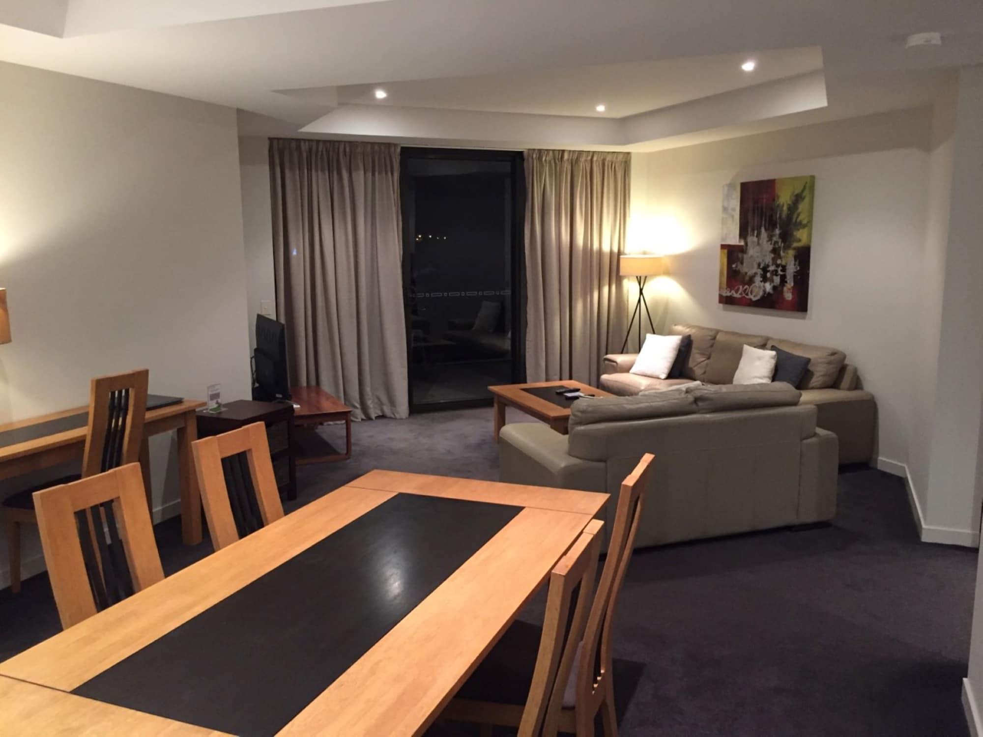 Grand Mercure Allegra Hervey Bay Exteriör bild A typical apartment at the hotel