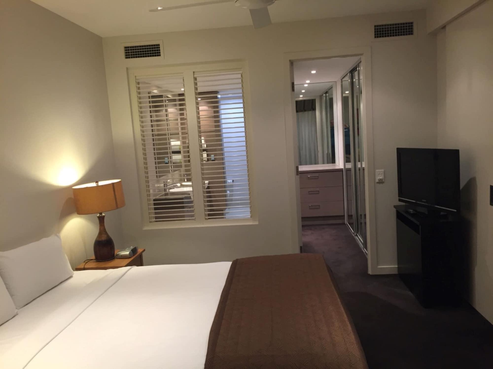 Grand Mercure Allegra Hervey Bay Exteriör bild A bedroom at the hotel