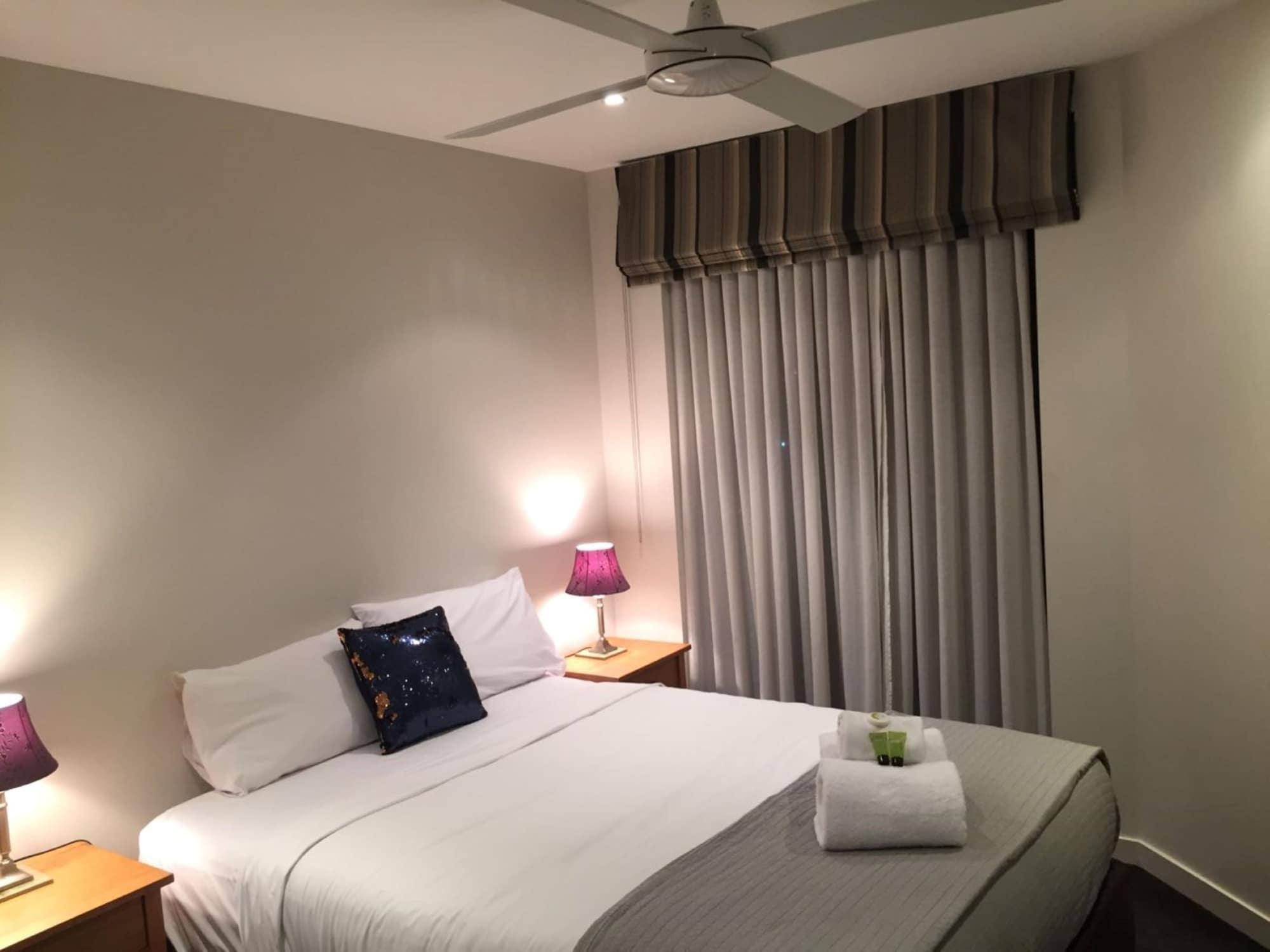 Grand Mercure Allegra Hervey Bay Exteriör bild A bedroom at the hotel