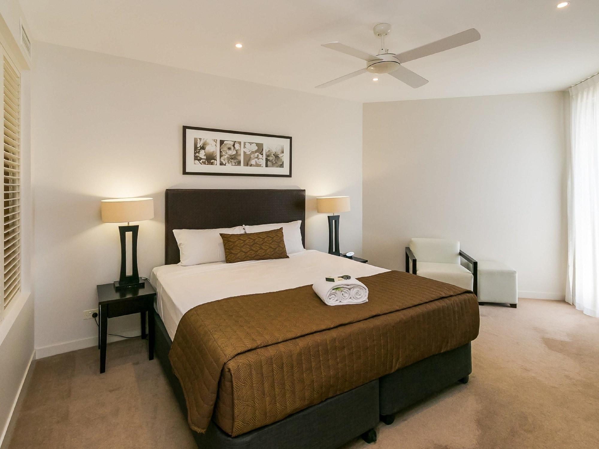 Grand Mercure Allegra Hervey Bay Exteriör bild A bedroom at the hotel