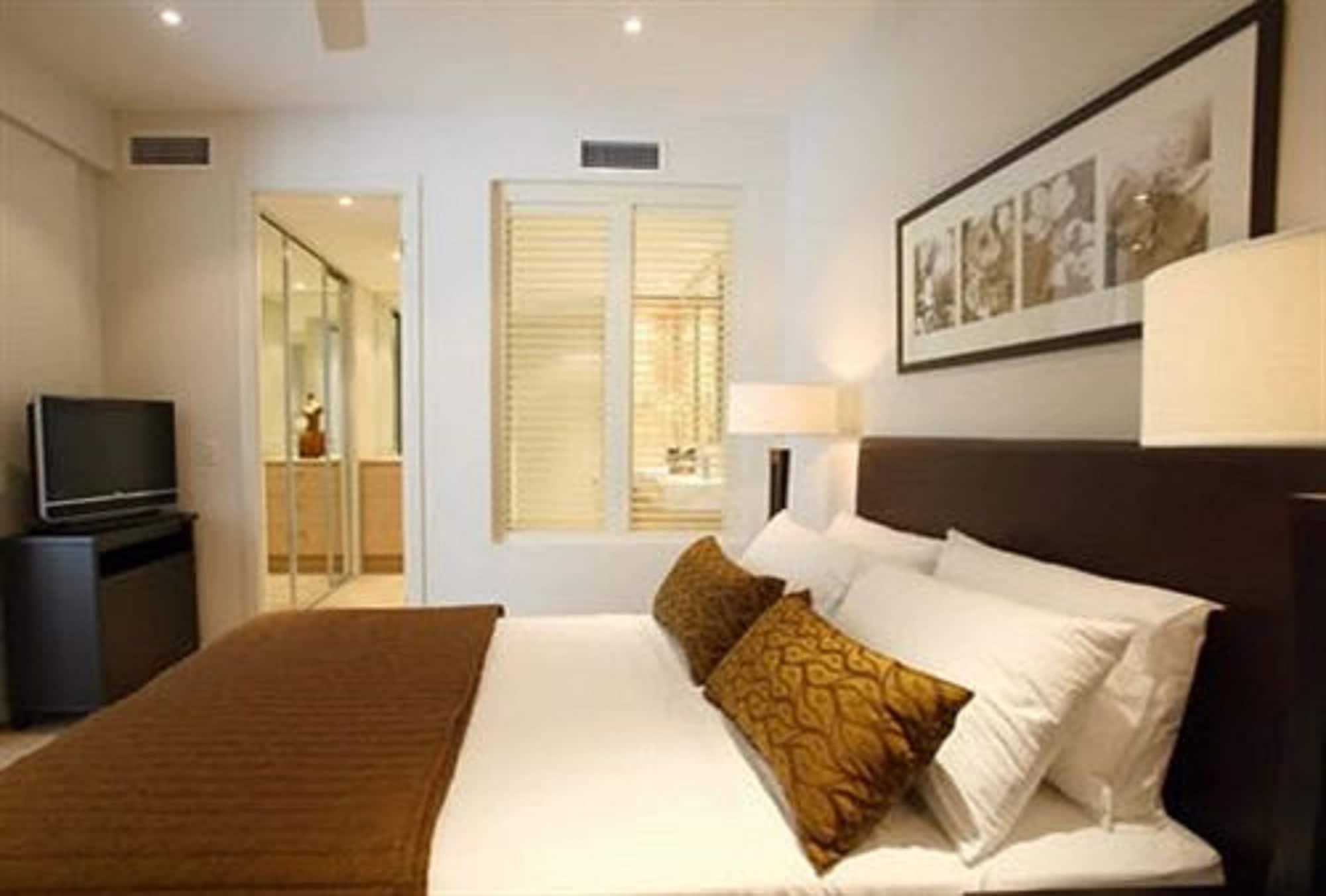 Grand Mercure Allegra Hervey Bay Exteriör bild A bedroom at the hotel