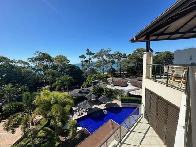 Grand Mercure Allegra Hervey Bay Exteriör bild View from the balcony of a two-bedroom apartment at the Mantra on Saltwater Island