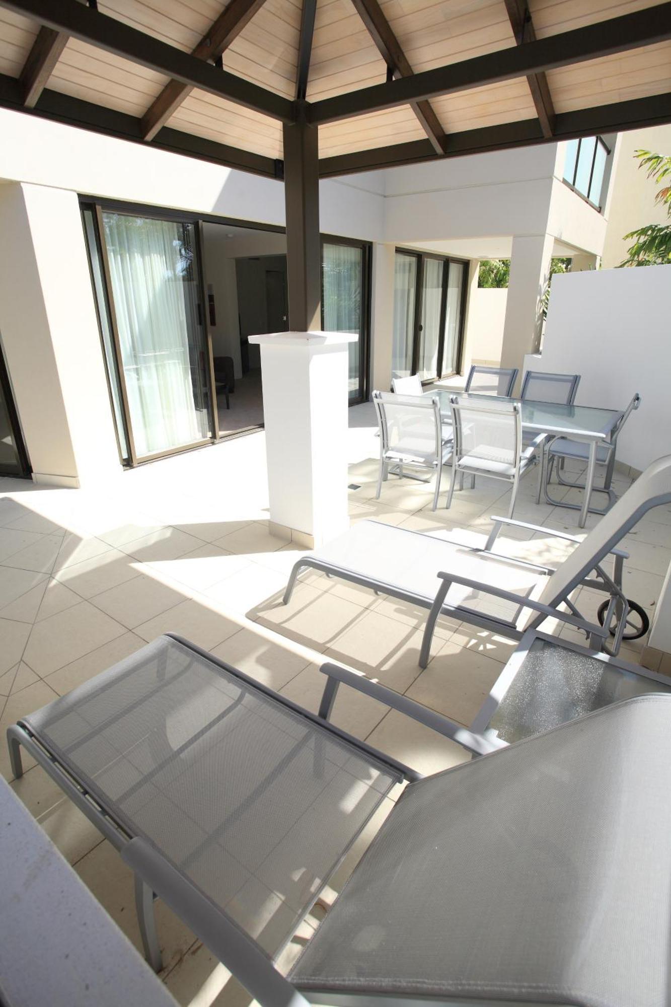Grand Mercure Allegra Hervey Bay Exteriör bild A patio