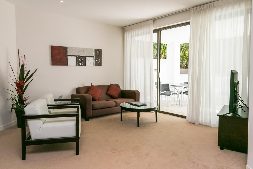 Grand Mercure Allegra Hervey Bay Exteriör bild A living room