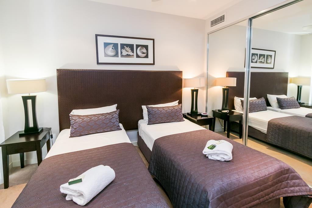 Grand Mercure Allegra Hervey Bay Exteriör bild A bedroom at the hotel