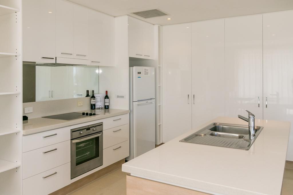 Grand Mercure Allegra Hervey Bay Exteriör bild A modern Australian kitchen