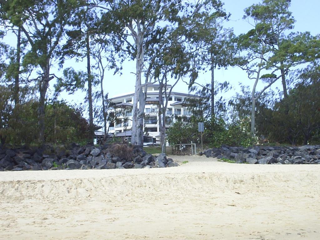 Grand Mercure Allegra Hervey Bay Exteriör bild The beach at the resort