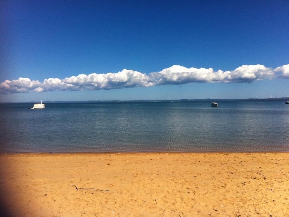 Grand Mercure Allegra Hervey Bay Exteriör bild View of the bay from the beach