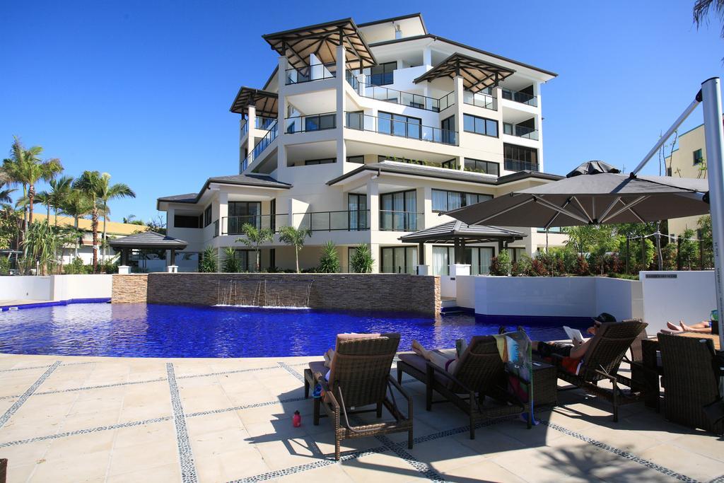 Grand Mercure Allegra Hervey Bay Exteriör bild The pool at the Mantra on Saltwater Island