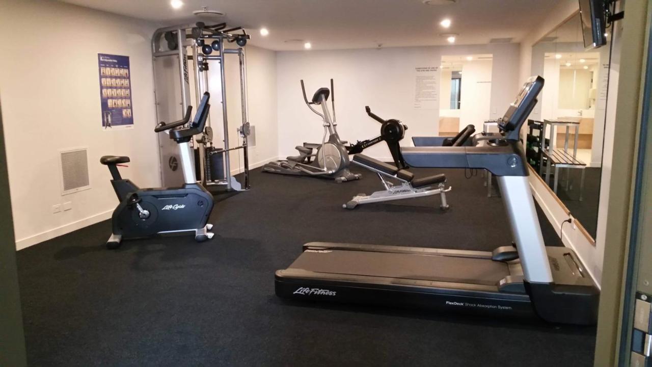 Grand Mercure Allegra Hervey Bay Exteriör bild A typical gym