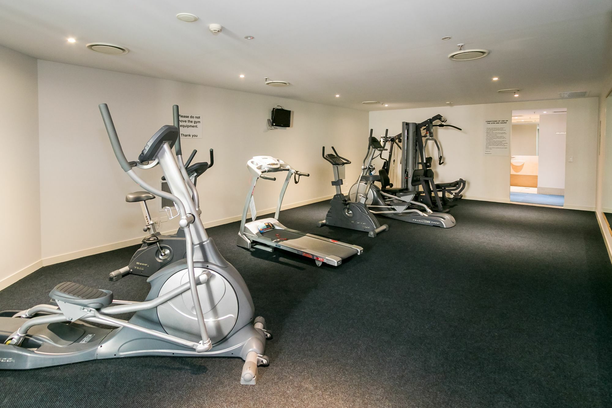 Grand Mercure Allegra Hervey Bay Exteriör bild The gym at the hotel