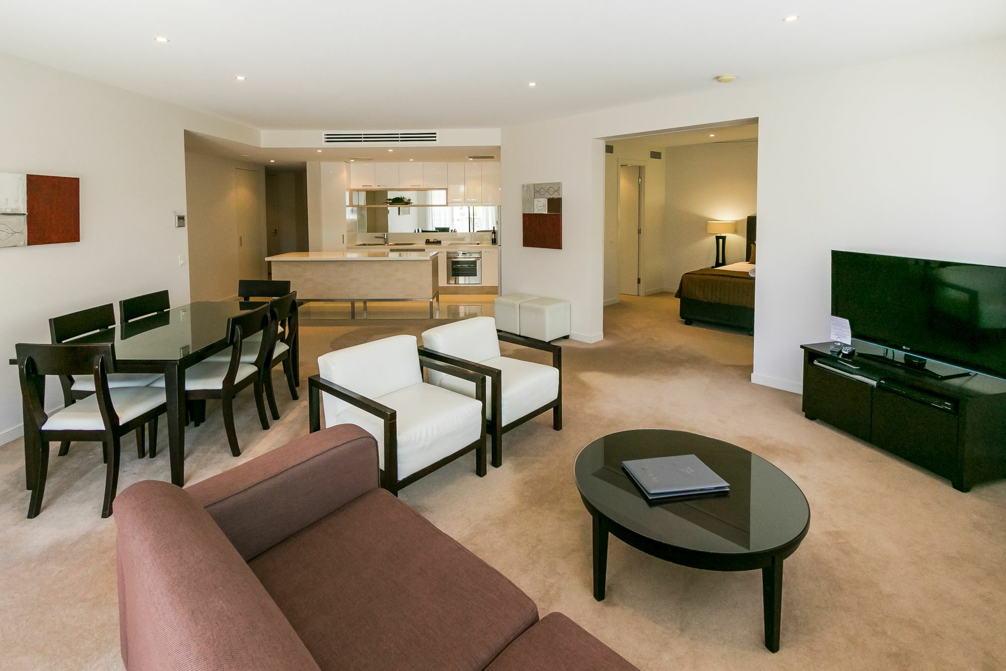Grand Mercure Allegra Hervey Bay Exteriör bild A typical apartment at the hotel