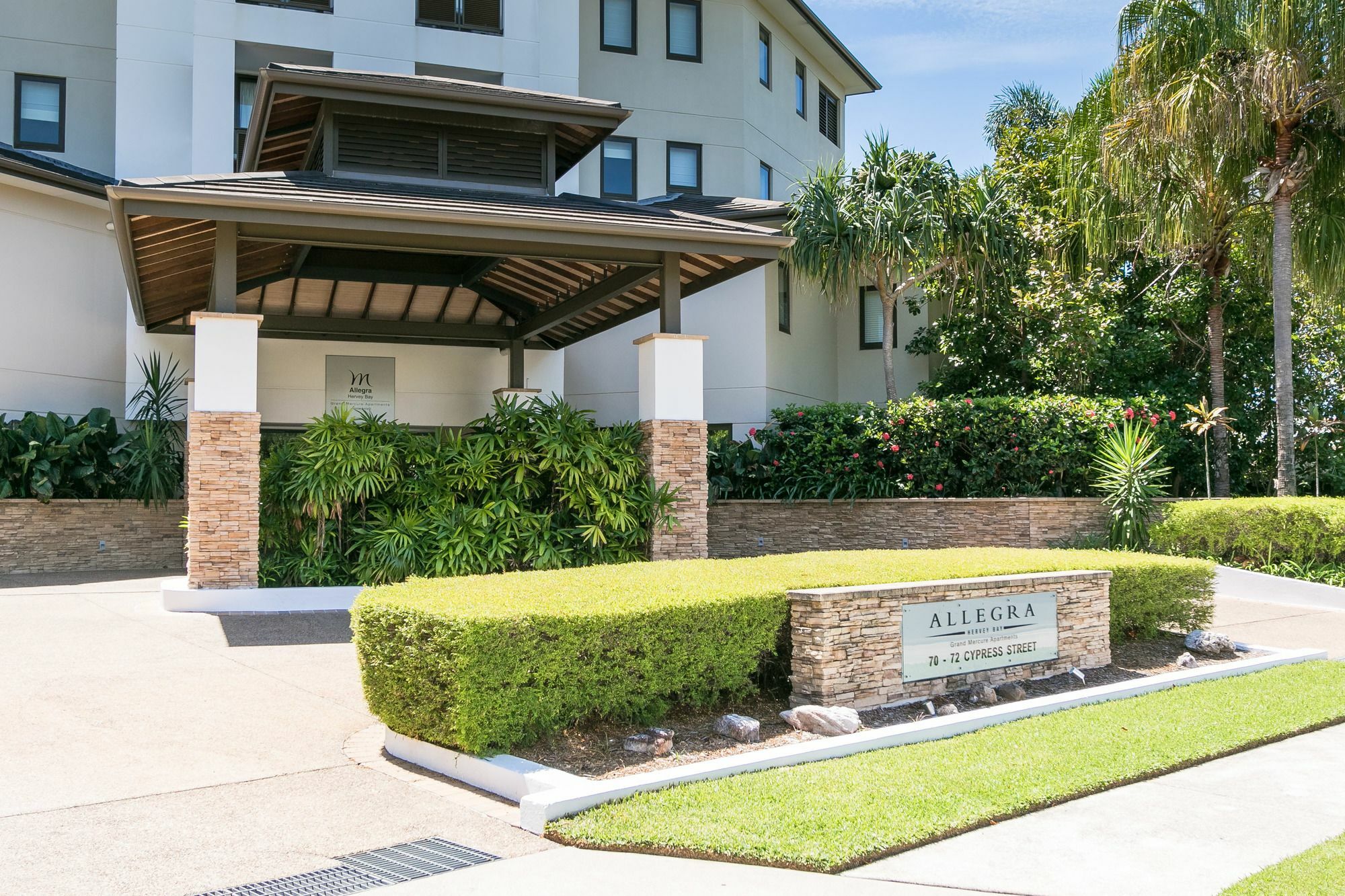 Grand Mercure Allegra Hervey Bay Exteriör bild Entrance to the building