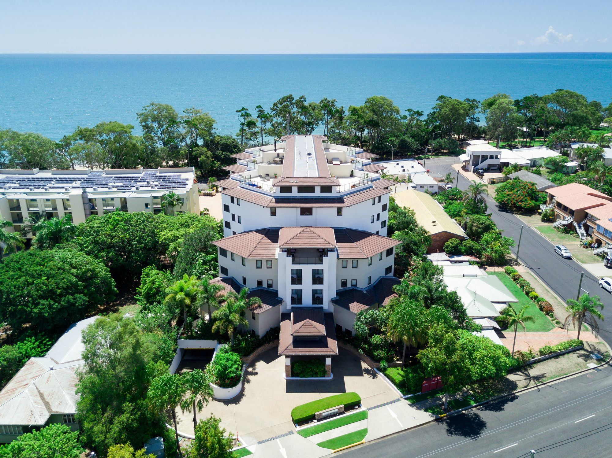 Grand Mercure Allegra Hervey Bay Exteriör bild Aerial view of the complex