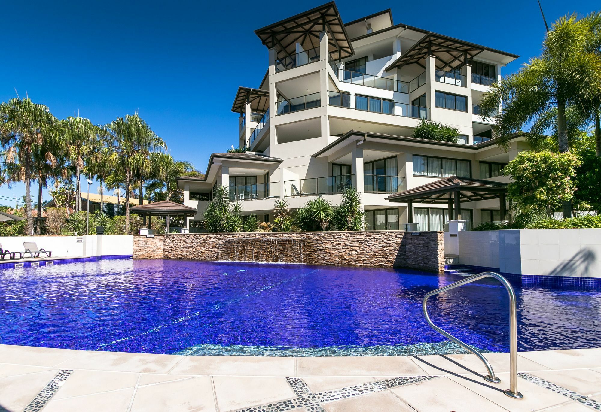 Grand Mercure Allegra Hervey Bay Exteriör bild The pool at Peppers Mantra on Saltwater Island